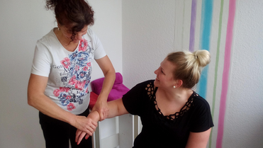 Einrenken der Gelenke nach der Dorn Methode